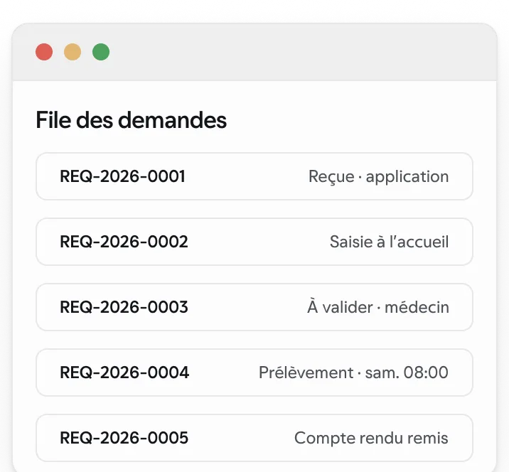 La file des demandes de l’espace laboratoire sur ordinateur, et le suivi d’une demande dans l’application patient sur téléphone, avec des données synthétiques.